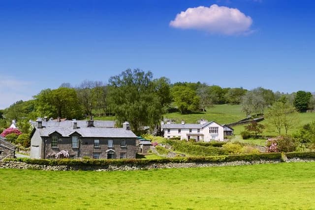 Beatrix Potter's Tour from Oxenholme Including Lake Cruise