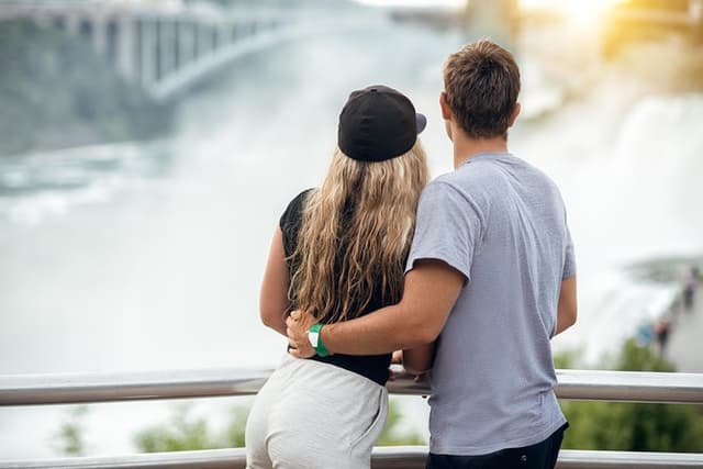 Luxury Private Tour of Niagara Falls by Porsche from Toronto