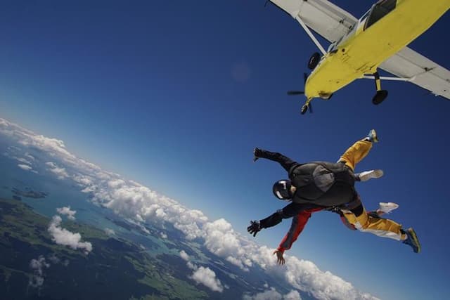 Bay of Islands: 18,000ft Skydive