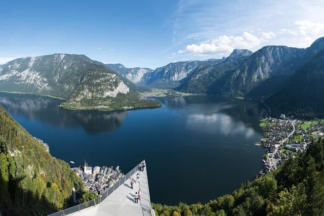 Hallstatt Tour with Visit of the 5fingers Viewing Platform or the Salt Mine