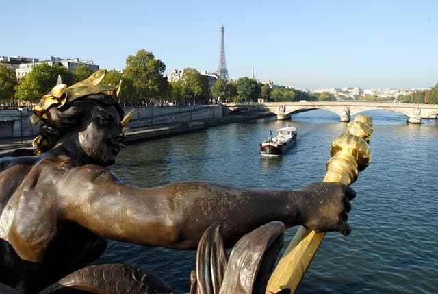 Paris Highlights Immersive Coach Tour