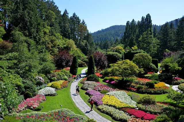 Victoria & Butchart Gardens Tour with Ferry from Vancouver