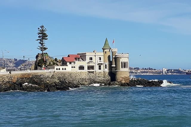 Valparaiso Private Tour with Wine Tasting from Santiago