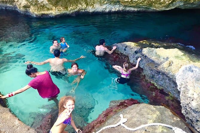 Off-Road Adventure: Aruba 4x4 Natural Pool Expedition