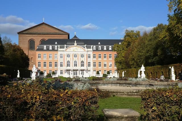 Trier Highlights – Porta Nigra, Cathedral & Roman Baths