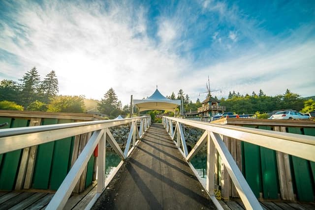 Bowen Island Dinner and Zodiac Boat Tour by Vancouver Water Adventures
