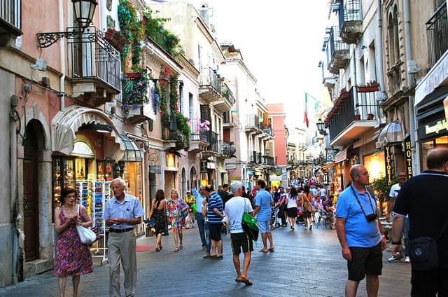 La Dolce Vita (Boat Tour & Taormina) from Messina or Catania
