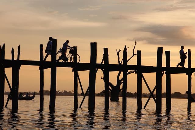 U Bein Bridge Sunset Cycling Day Tour from Mandalay