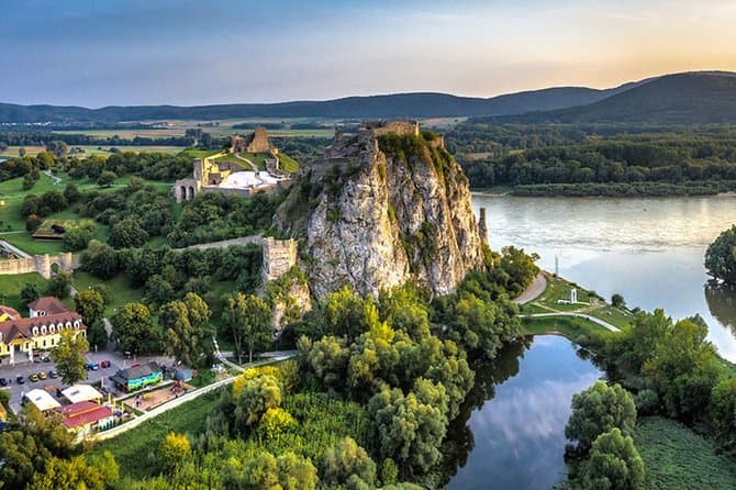 Devin Castle Tour