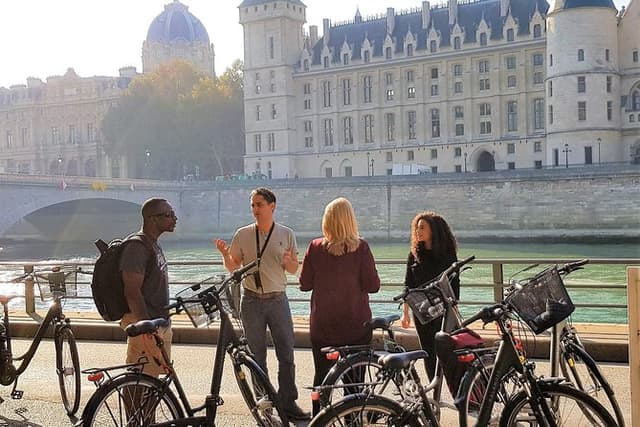 Paris: Charming Nooks and Crannies Bike Tour