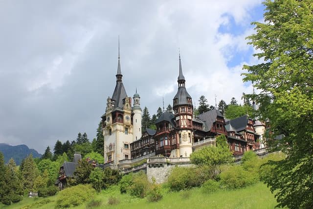 Tour of the 3 Castles: Bran, Rasnov and Peles in Spanish (native Spanish guide).