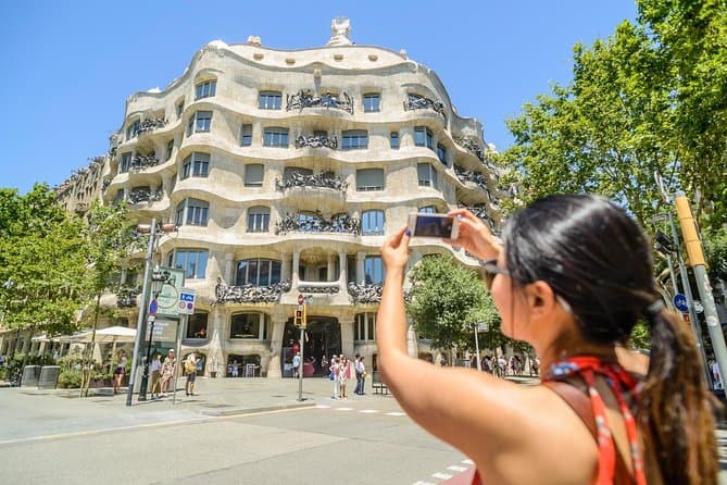 Best Barcelona Gaudí eBike Tour: Explore Modernism on Wheels