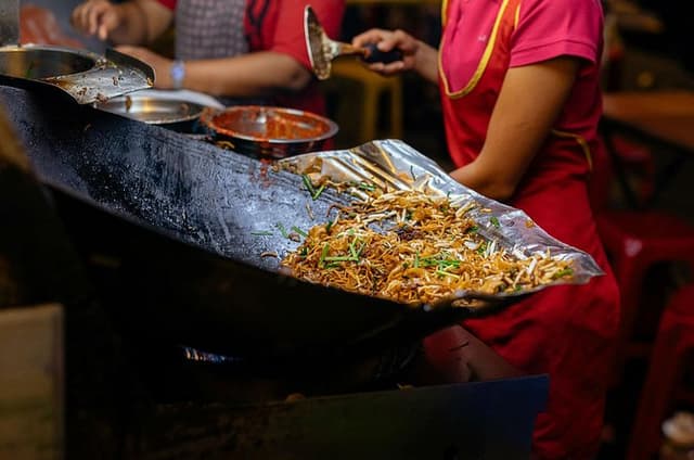 Kuala Lumpur Local Street Food Private Walking Tour by Night 
