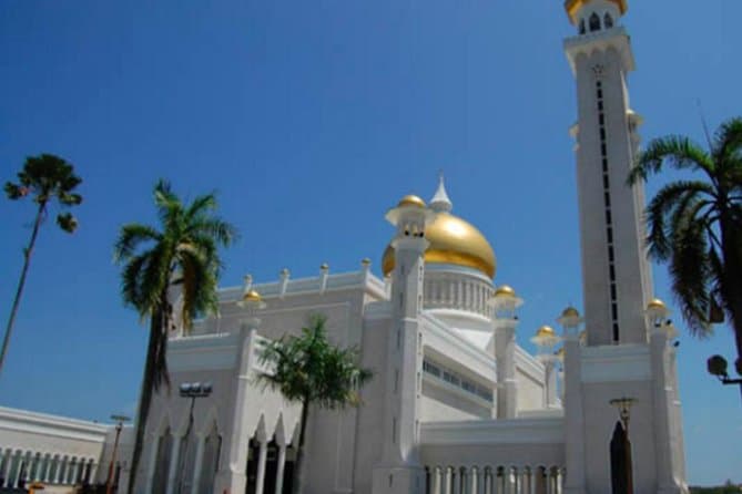 Explore Bandar Seri Begawan: Brunei Half Day City Tour