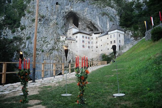 Ljubljana, Postojna Cave and Predjama Castle Day Tour from Zagreb