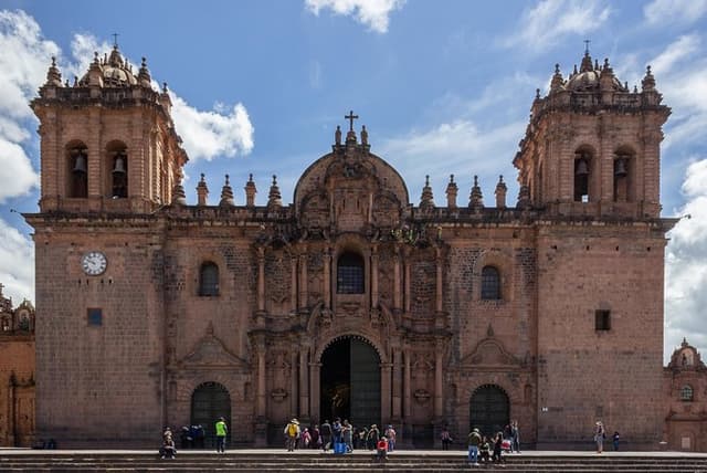 Bus tour with free stops in Cuzco