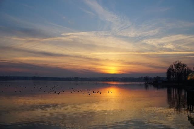 Unforgettable Speedboat Tour Of Lake Trasimeno With Gourmet Tasting - Umbria