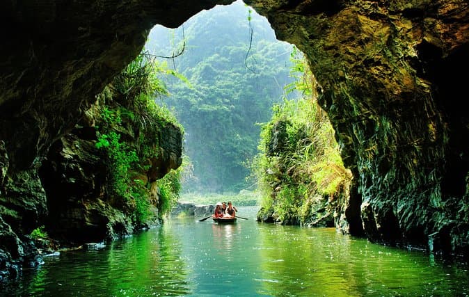 Best Trang An & Hoa Lu Day Trip from Hanoi
