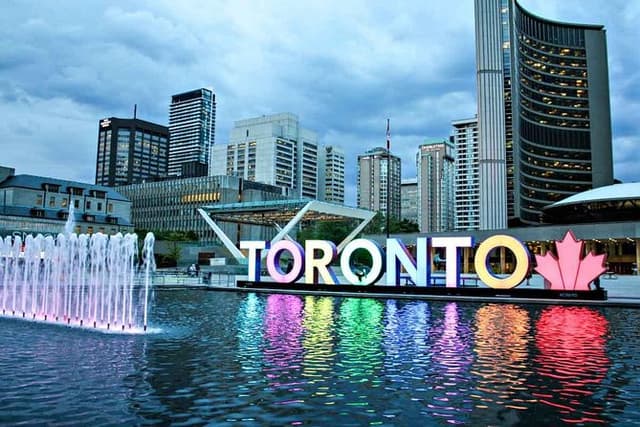Discover Toronto Like a Local