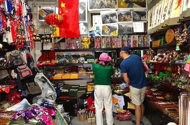 Private Beijing Shopping Tour with Traditional Foot Massage