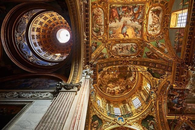 Genoa Day Tour: 4 hours of History with Focaccia , Prosecco & Joy