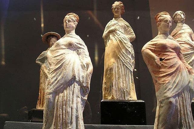 Private Day Tour National Museum & Roman Theater & Catacomb In Alexandria