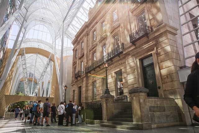 Toronto Essentials Tour: Old Town & Downtown Highlights (PWYC)