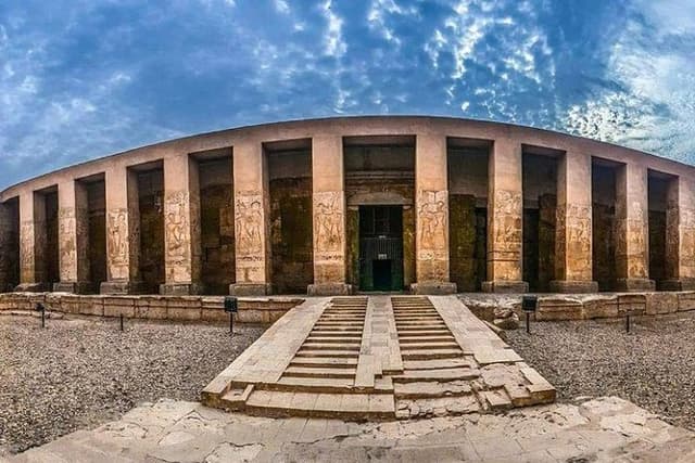 Luxor to Hurghada Transfer with a Unique Stop at Dendera Temple