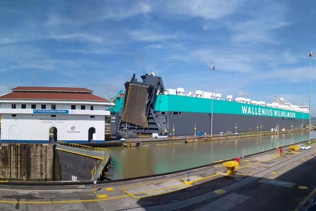 Panama Canal with entrance included and Gatun Lake Boat Tour