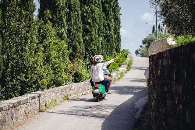 Florence Vespa Tour: Tuscan Hills, Food and Chianti Wine