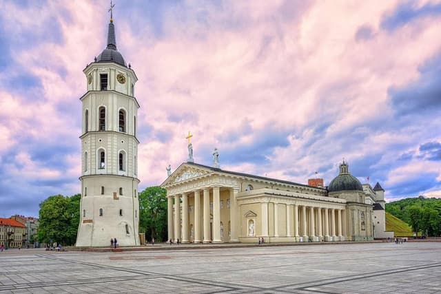 Vilnius-Riga Sightseeing Tour Bus