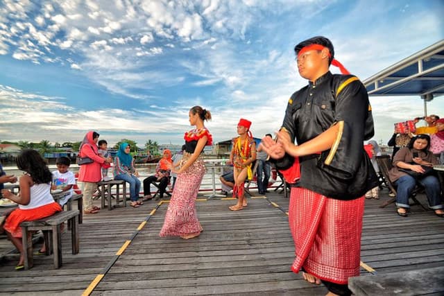 Kuching Cultural & Heritage Tour with Sarawak Sunset River Cruise