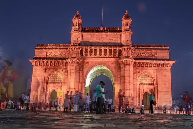 Audio Guided Walking Tour on HopOn India App – From Gateway to Fountain, Mumbai