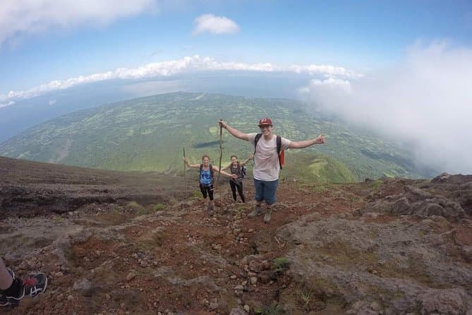Ometepe Volcano Concepci贸n Trek
