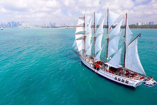 Luxury Sunset Sailing: Royal Albatross Singapore Experience