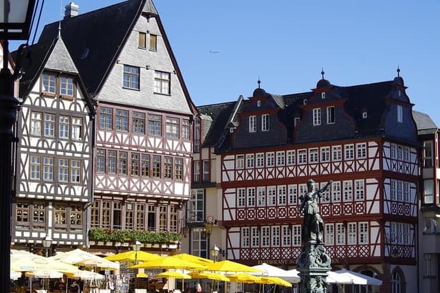 Frankfurt Old Town Explorer: History, Culture & Cuisine