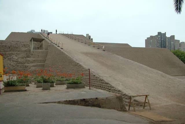 Huallacmarca Pyramid & Larco Museum - Footprints of the past