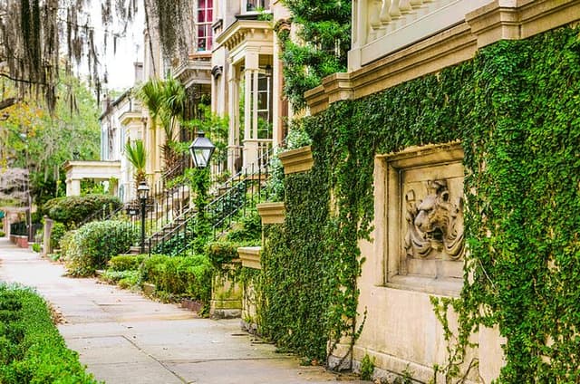 Savannah Land & Sea Combo: City Sightseeing Trolley Tour with Riverboat Cruise