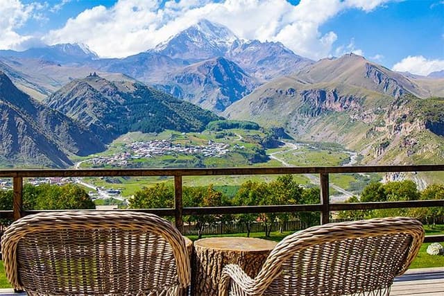 Discover Georgia: Private 5-Day Tour with Airport Transfers