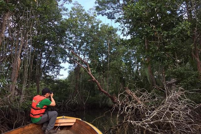 Proboscis Monkey & Water Village Tour (Private)