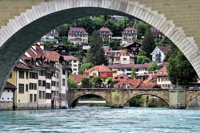 Discover Bern: Legends, Fountains & Medieval Stories