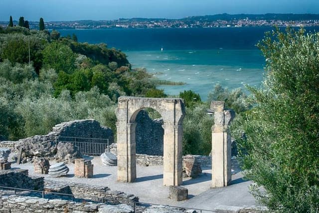 Sirmione & Verona, Lake Garda, private tour from Milan