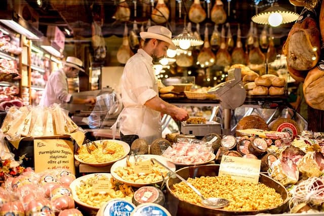 Bologna Private Food Tour with a Local Foodie: Bologna's Tastiest Treats