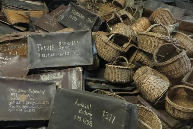 Small Group Auschwitz Tour from Lodz with Lunch