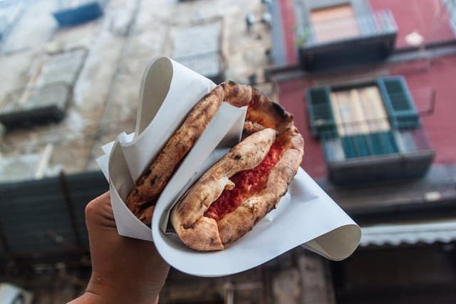 Naples' Ultimate Street Food Tour - Small Group by Do Eat Better