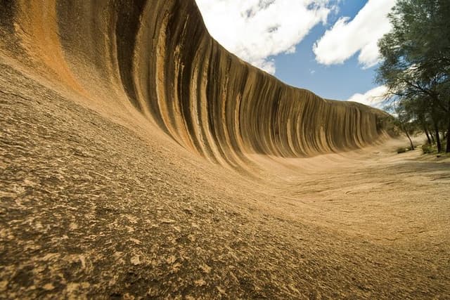 Wave Rock, York and Aboriginal Cultural Day Tour from Perth