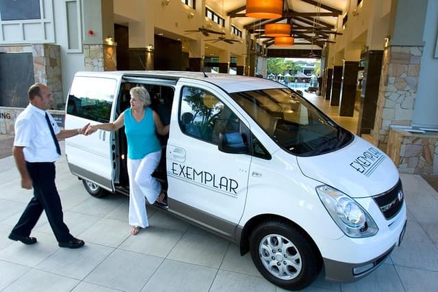 Airport Transfers between Cairns Airport and Cairns City