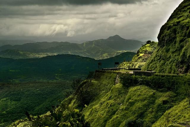 Mumbai to Lonavala Guided Tour in Private Vehicle