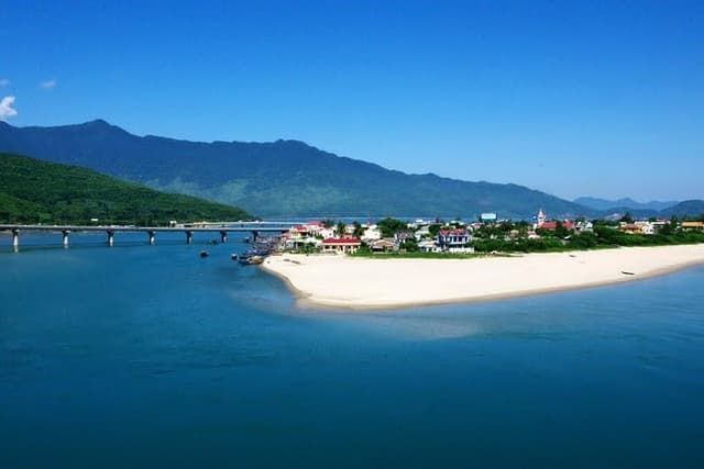 Hue to Dn/ Hoi An with Scenic Stops on the Way (or Vice Versa)