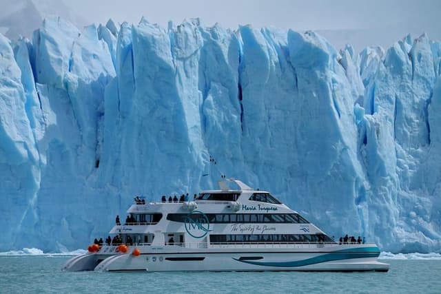 Glaciers Gourmet Perito Moreno Navigation Full Service & Transfer